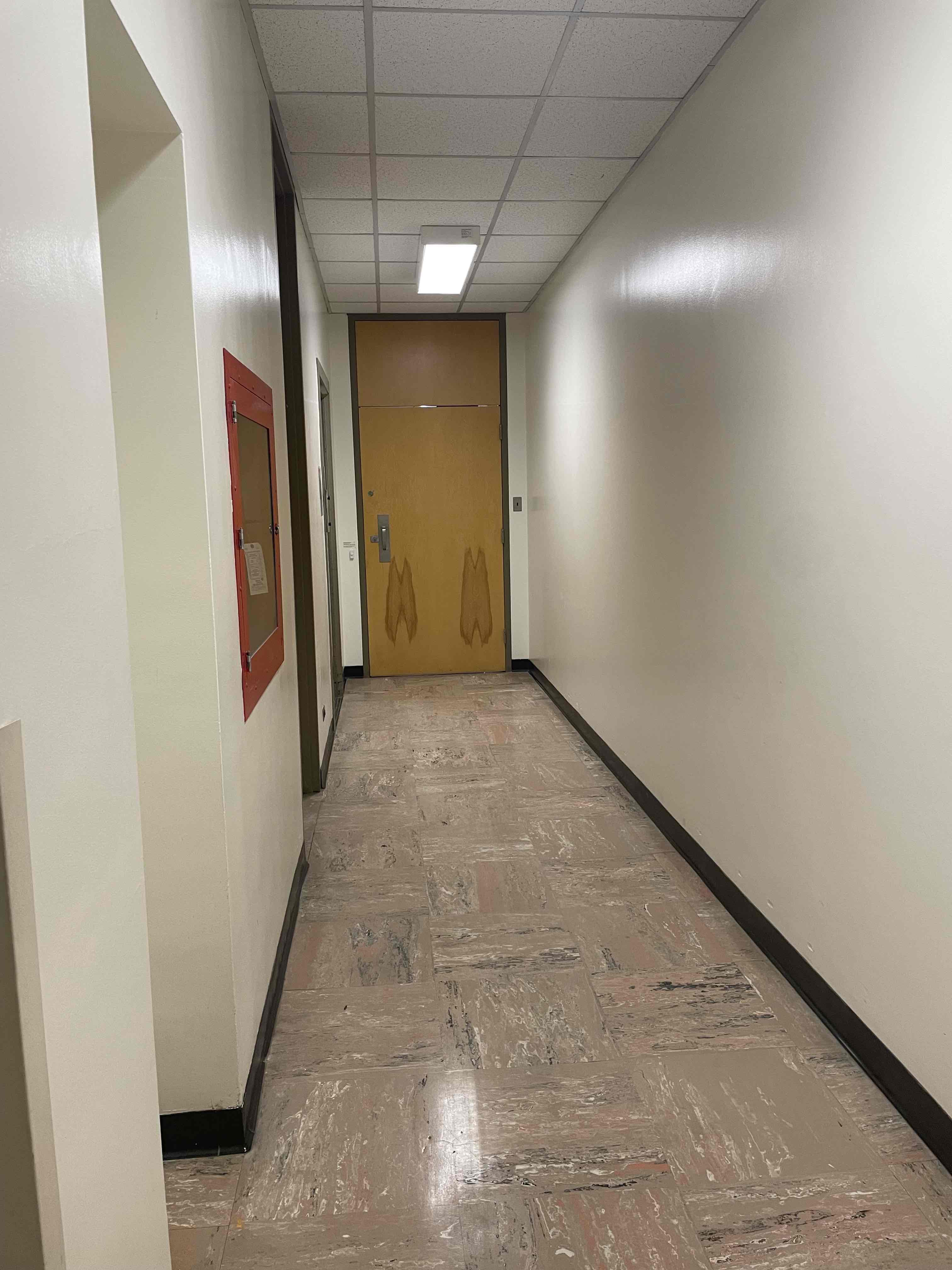 The door straight ahead leads to the gallery.